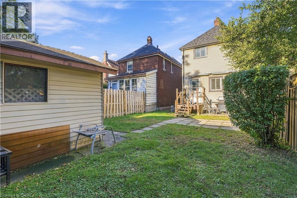 16 Albemarle Street, Hamilton, ON