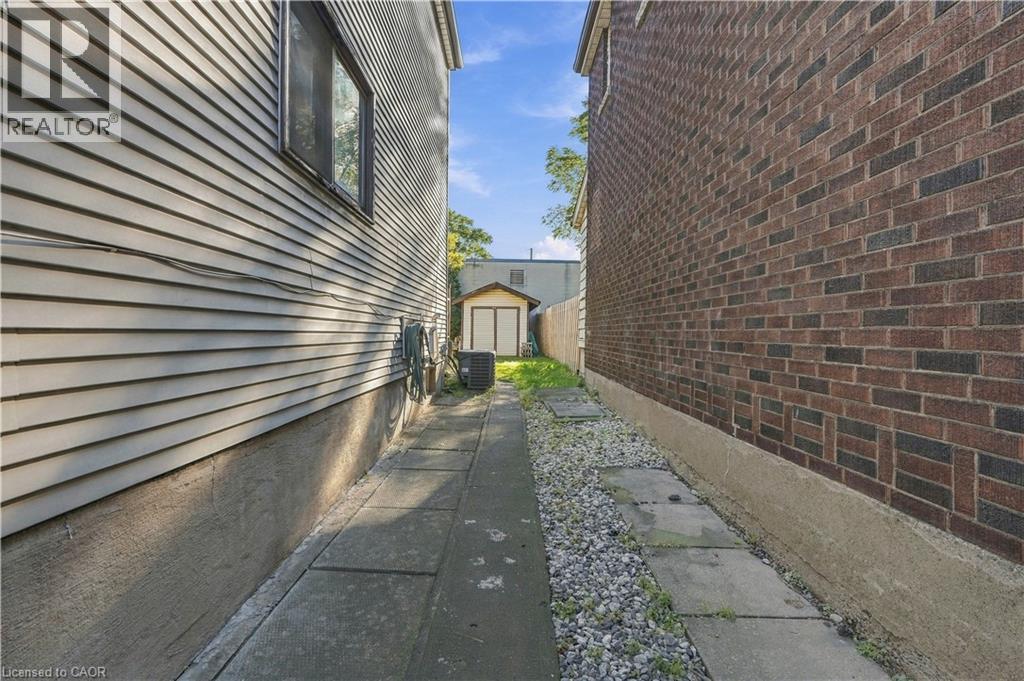 16 Albemarle Street, Hamilton, ON
