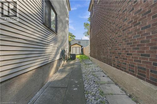 16 Albemarle Street, Hamilton, ON 