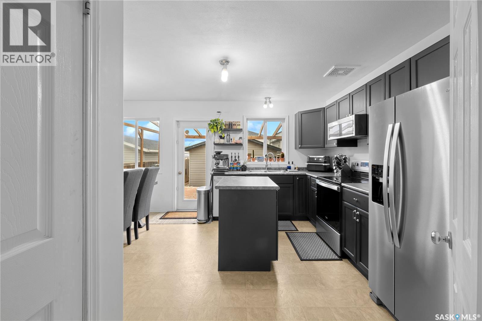 447 Blakeney Crescent, Saskatoon, SK
