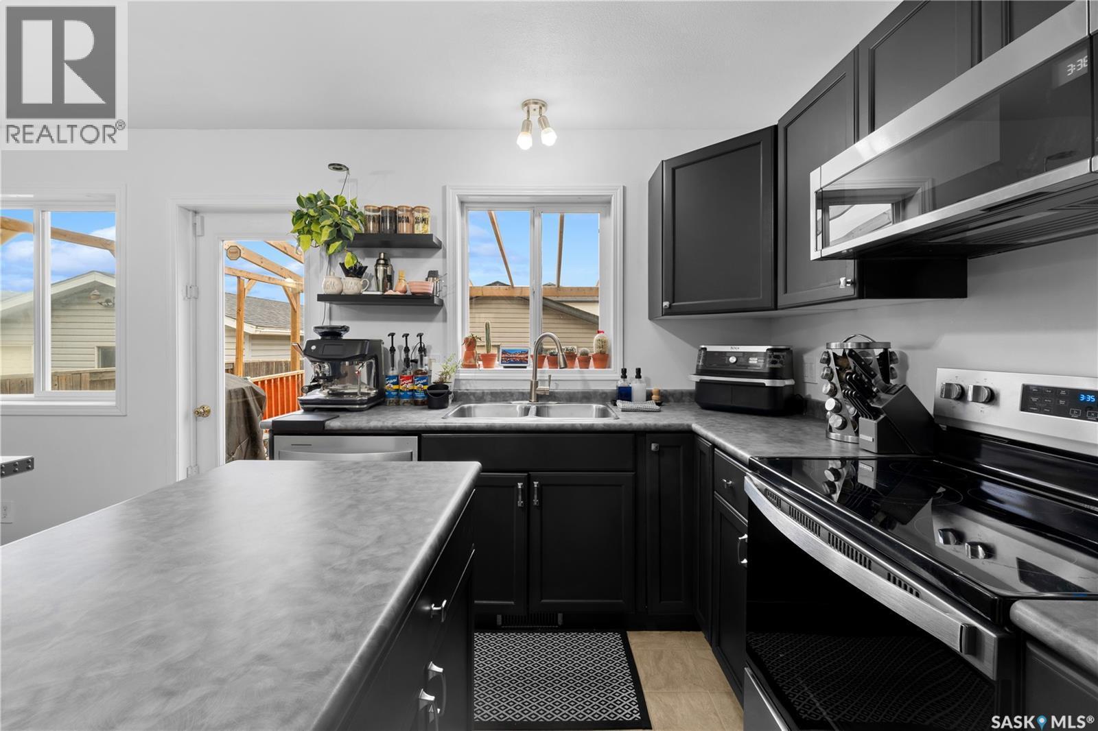 447 Blakeney Crescent, Saskatoon, SK