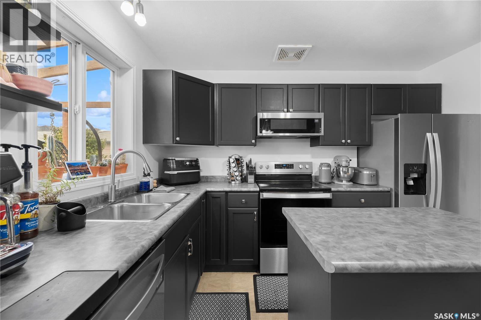447 Blakeney Crescent, Saskatoon, SK