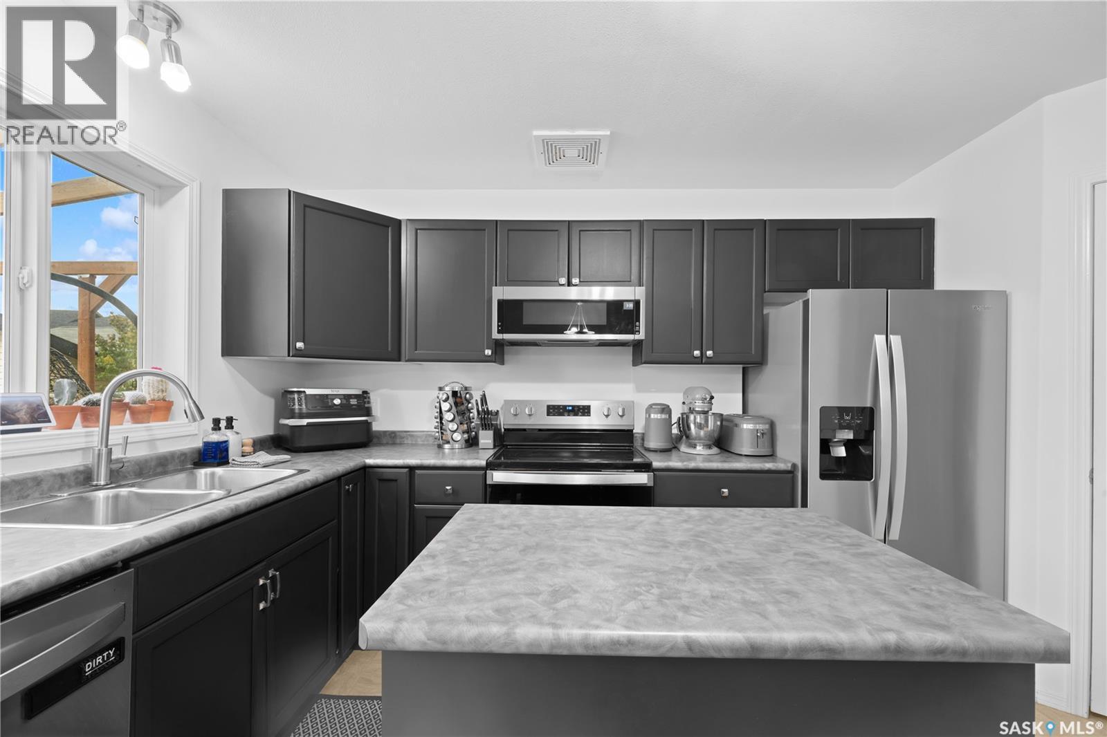 447 Blakeney Crescent, Saskatoon, SK