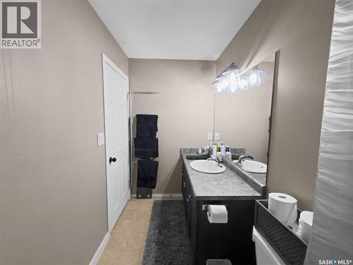 447 Blakeney Crescent, Saskatoon, SK 