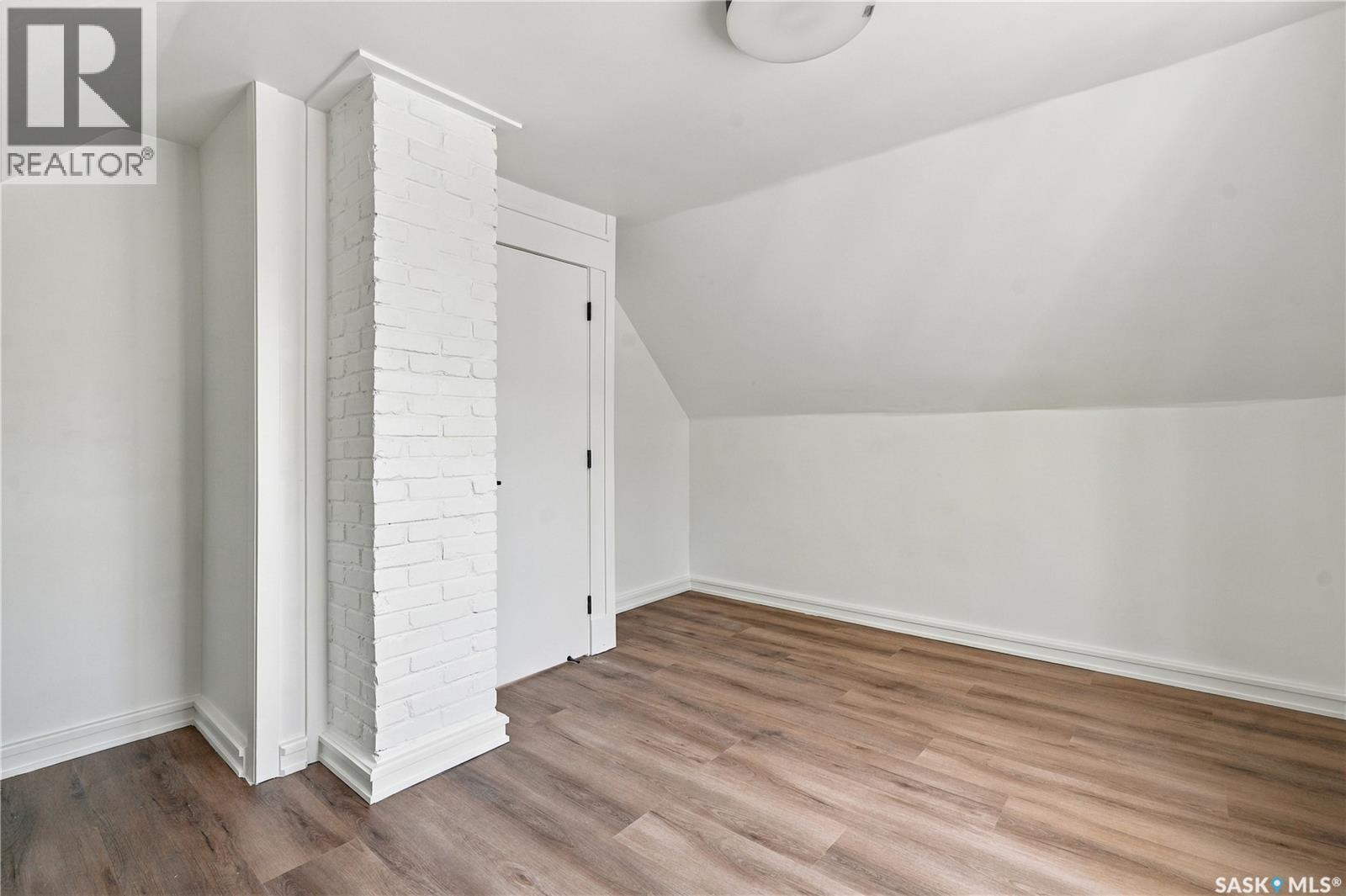8 Connaught Place, Saskatoon, SK