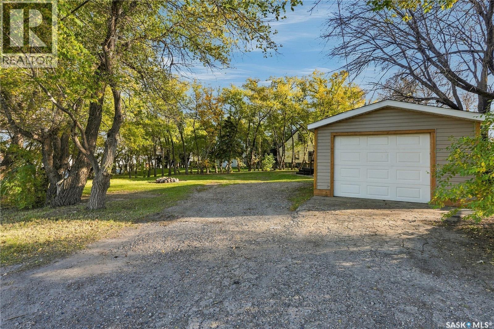 8 Connaught Place, Saskatoon, SK