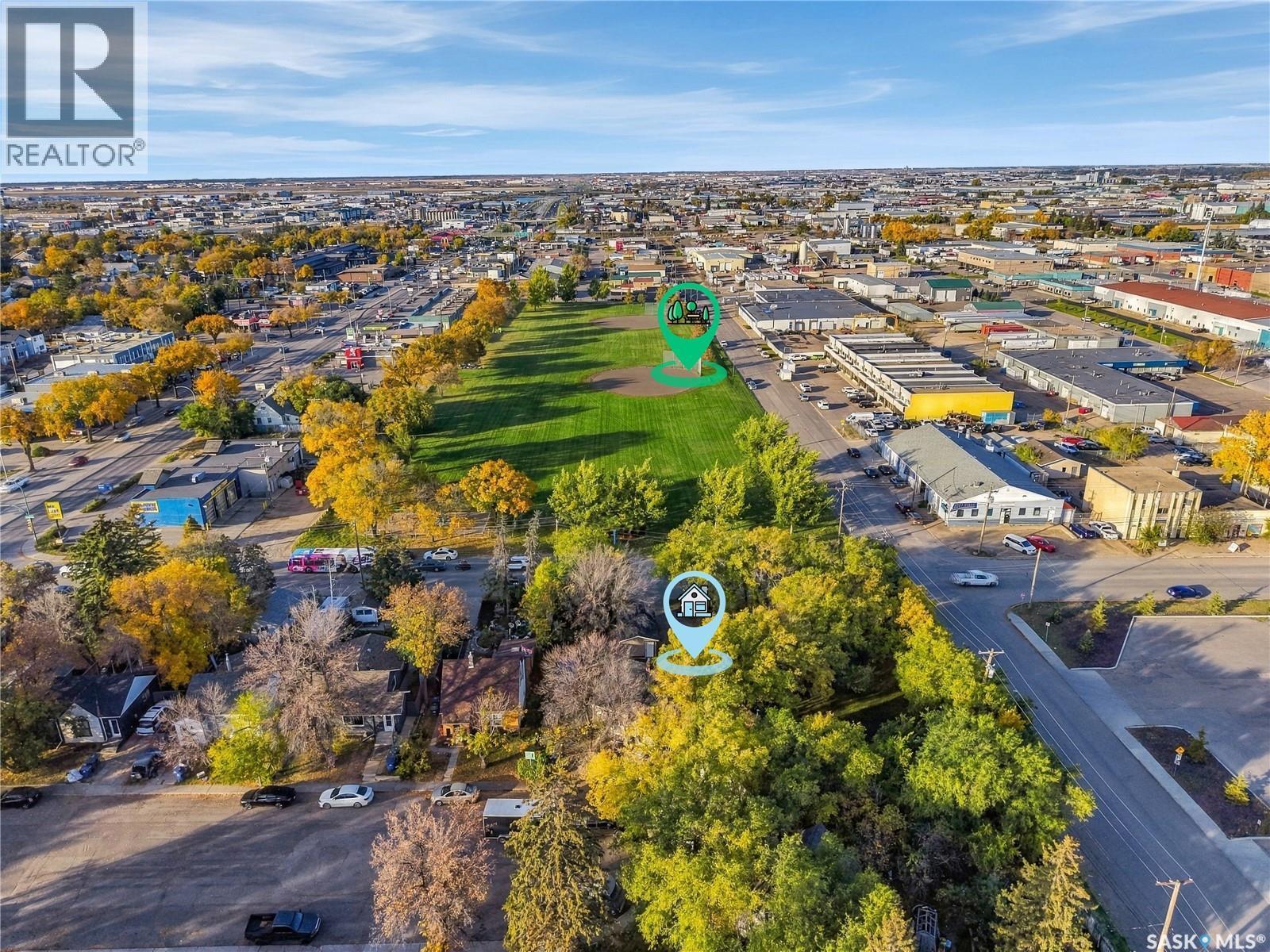 8 Connaught Place, Saskatoon, SK