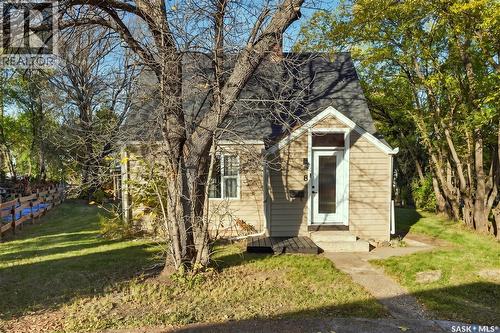 8 Connaught Place, Saskatoon, SK 