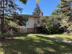 916 Royal STREET  Regina, SK S4T 4Z6