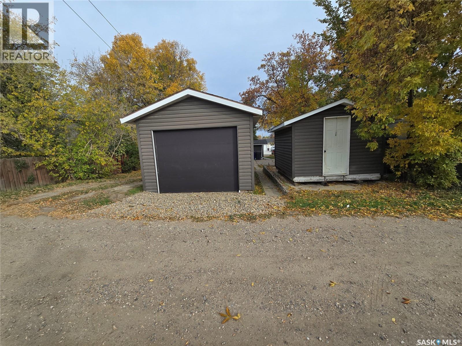 330 3Rd Avenue Se, Weyburn, SK