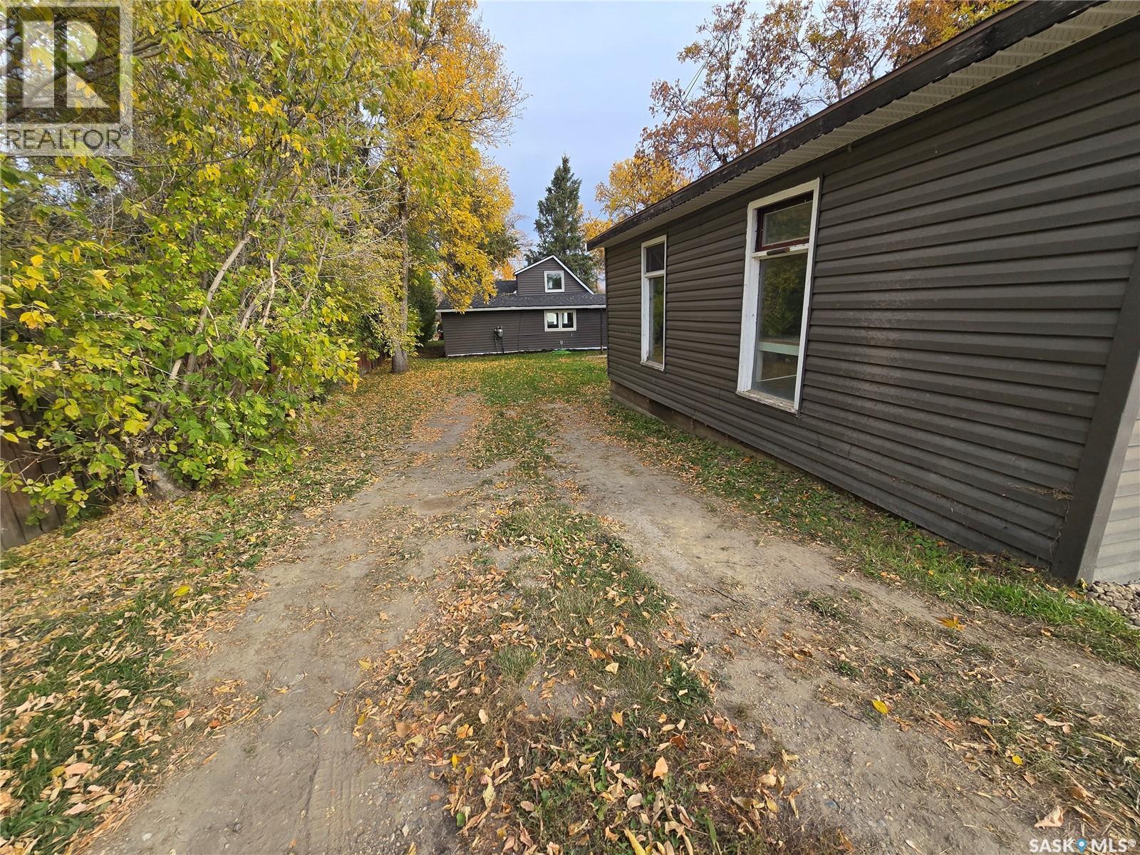 330 3Rd Avenue Se, Weyburn, SK
