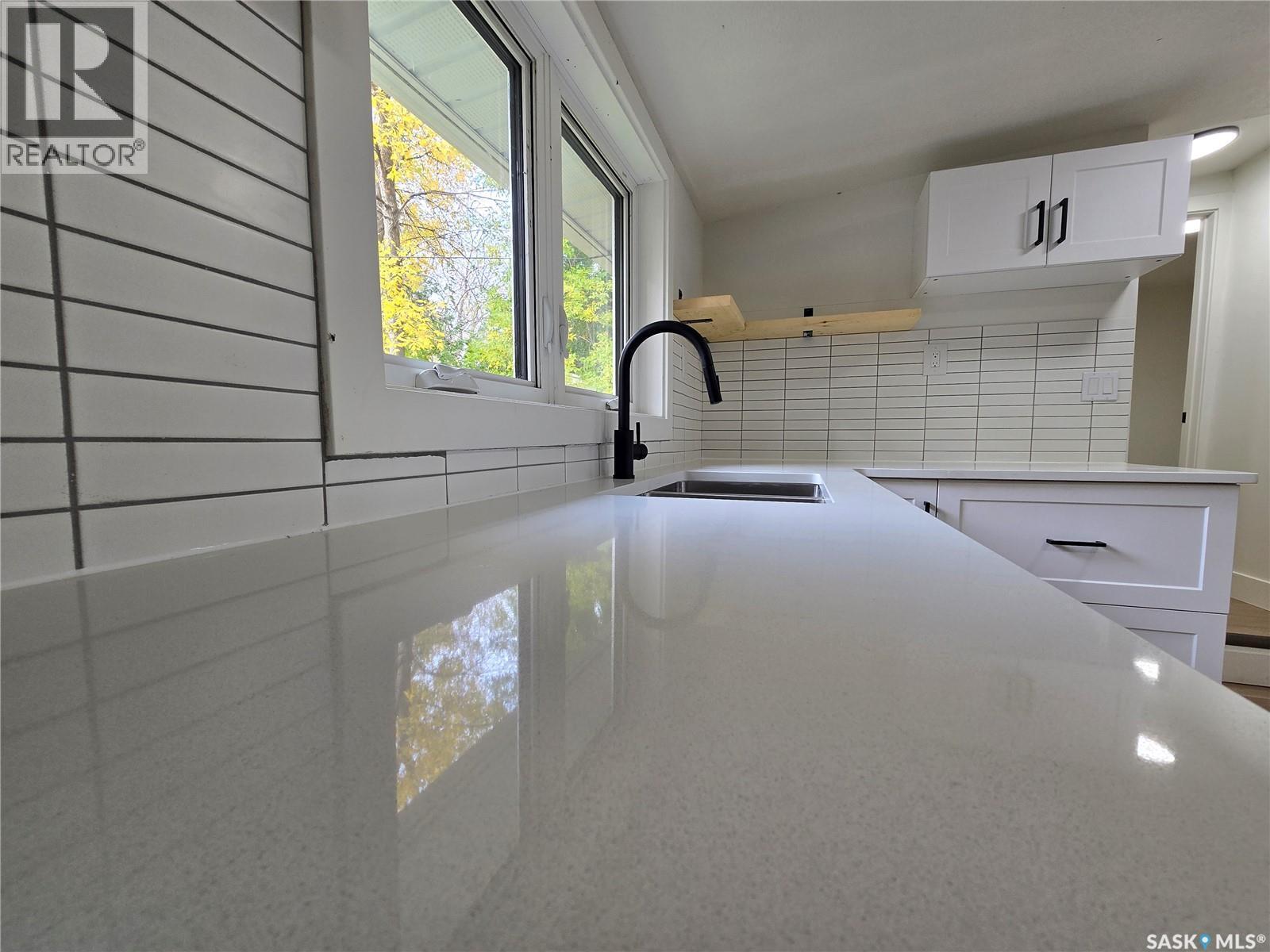 330 3Rd Avenue Se, Weyburn, SK