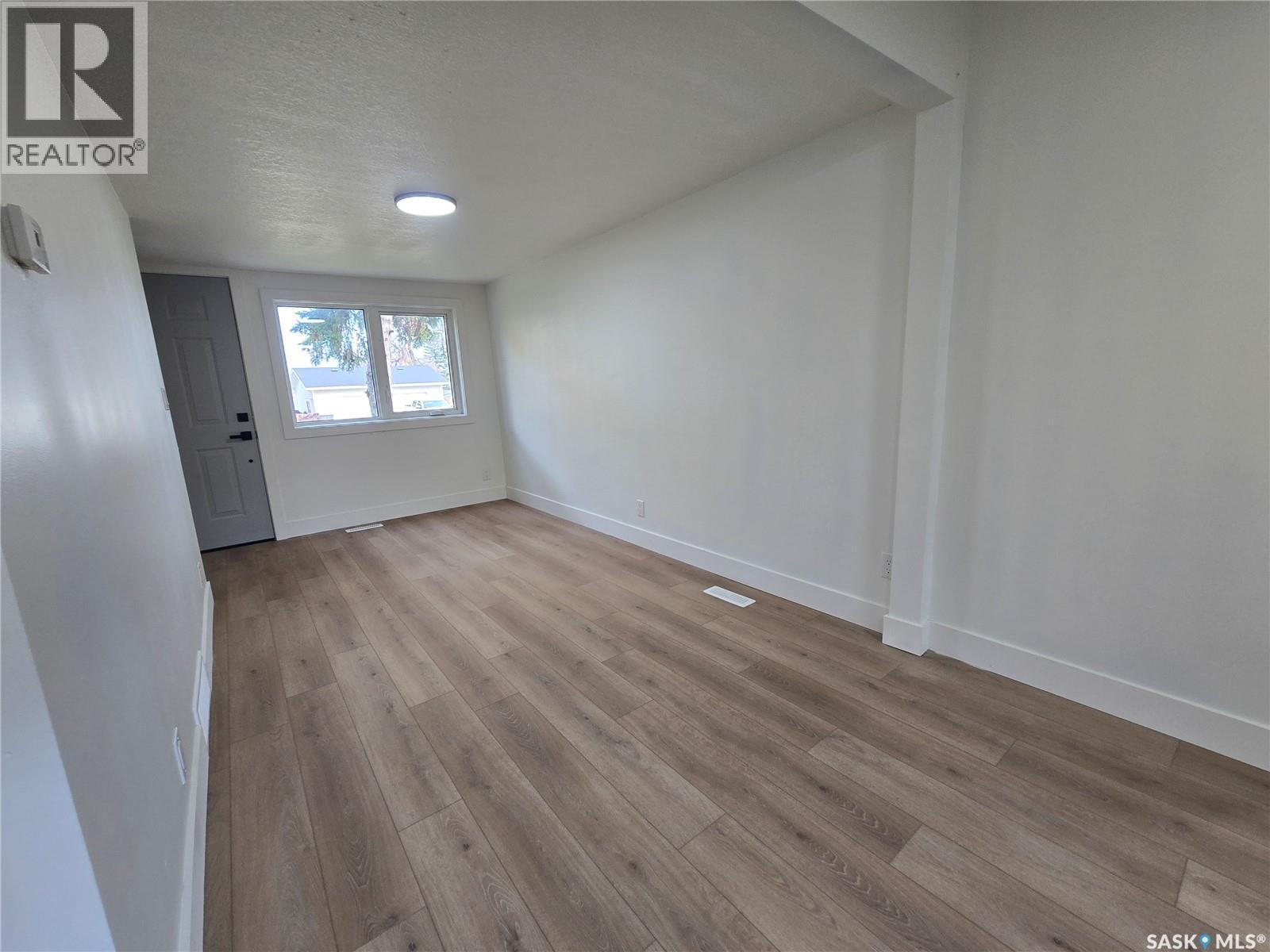 330 3Rd Avenue Se, Weyburn, SK