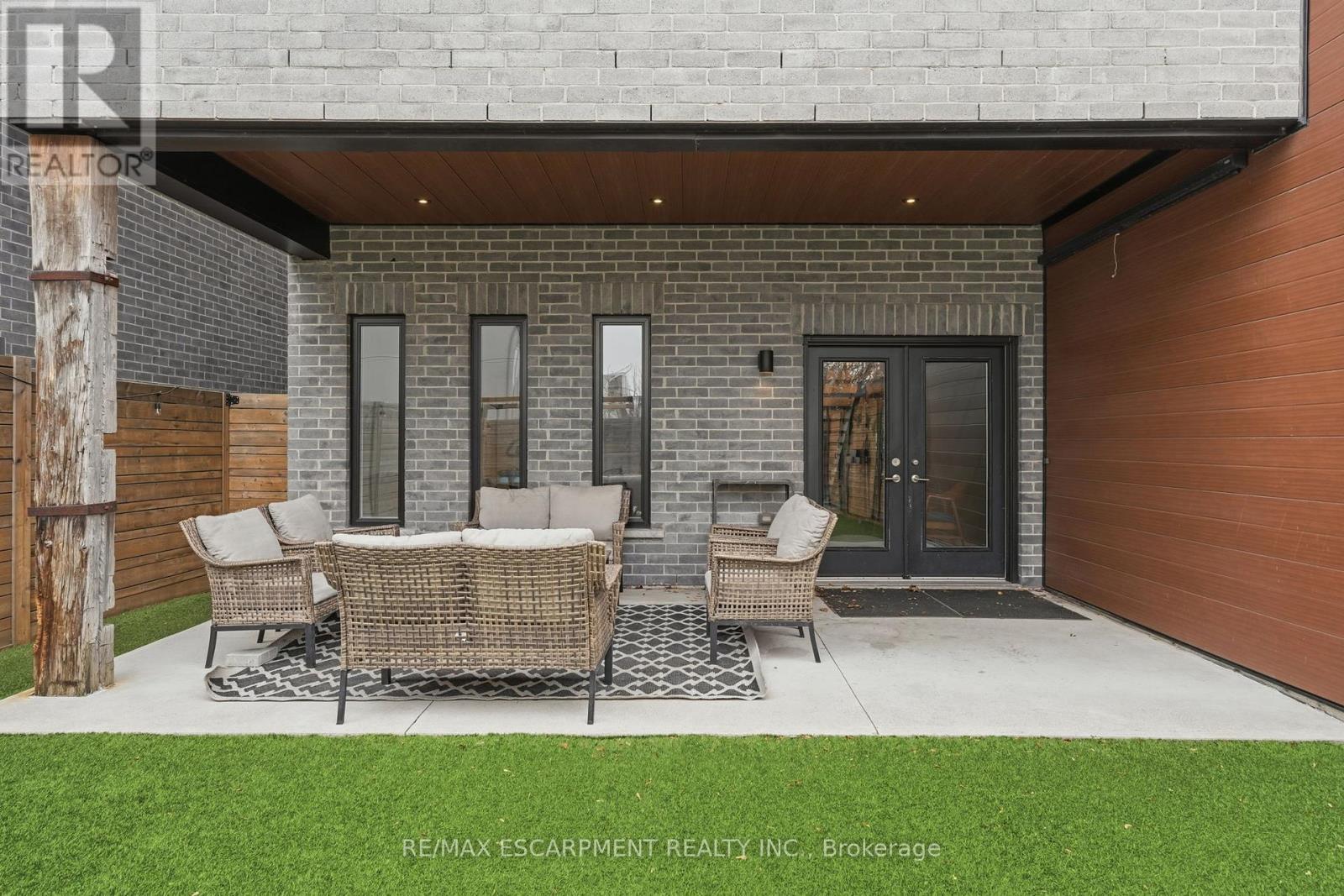 414 John Street, Hamilton, ON