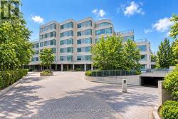 102 - 1 WATERGARDEN WAY Toronto, ON M2K 2Z7