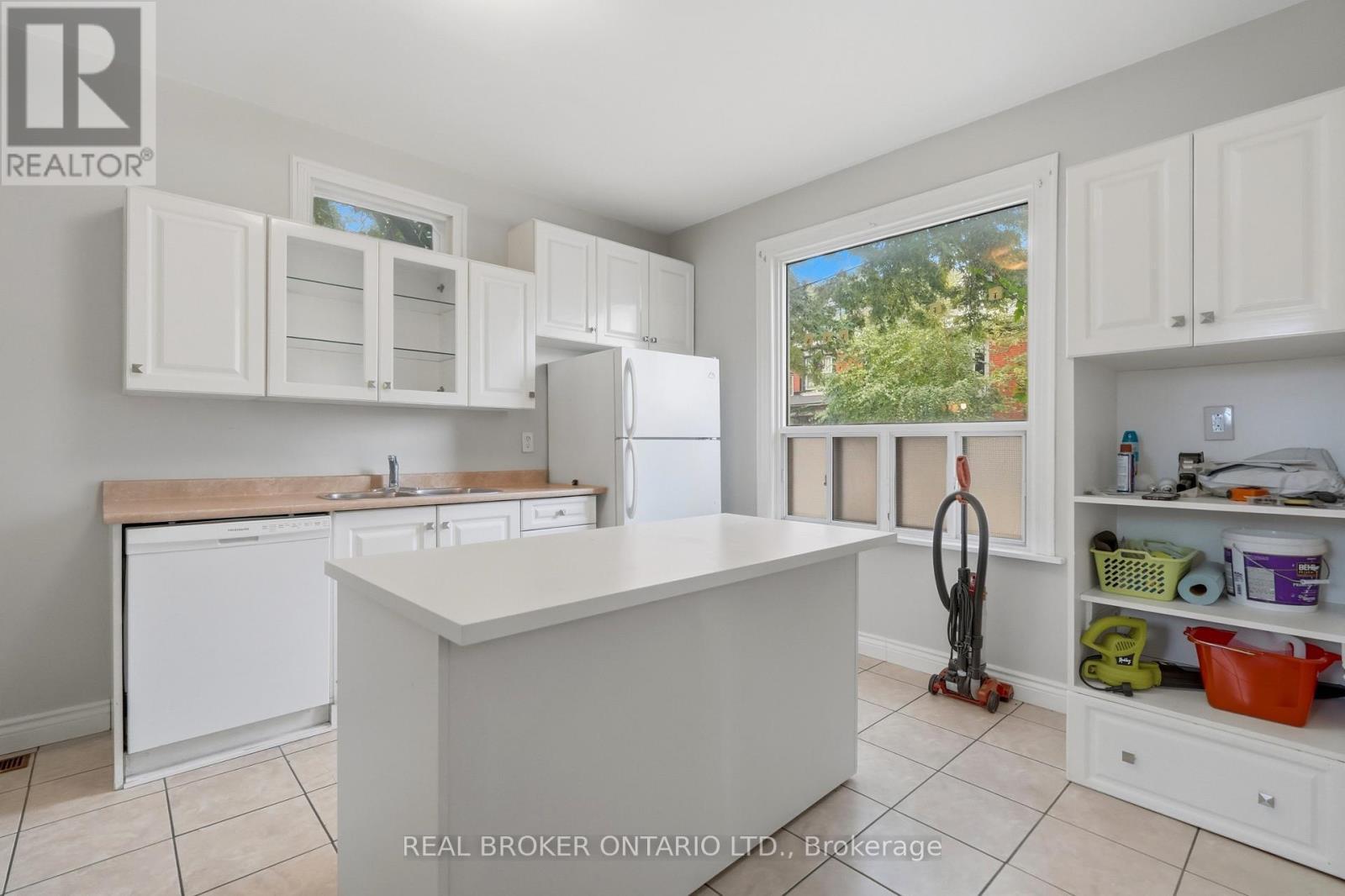 418 Main Street W, Hamilton, ON