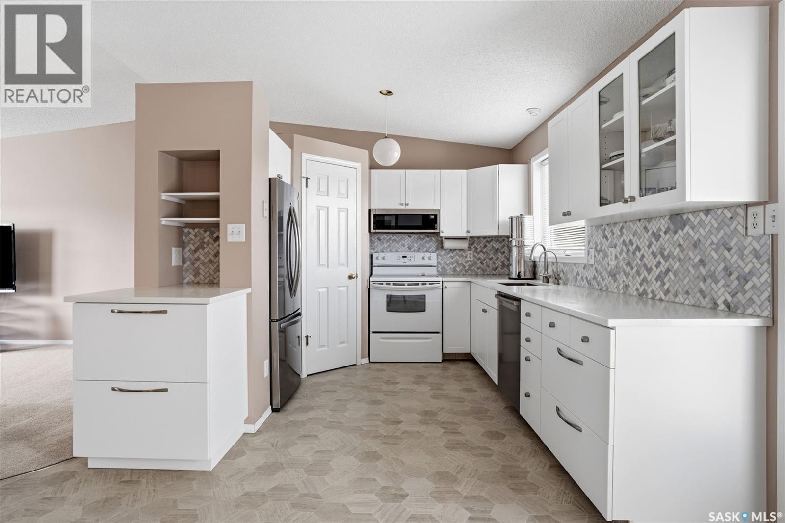 8126 Sherwood Drive, Regina, SK