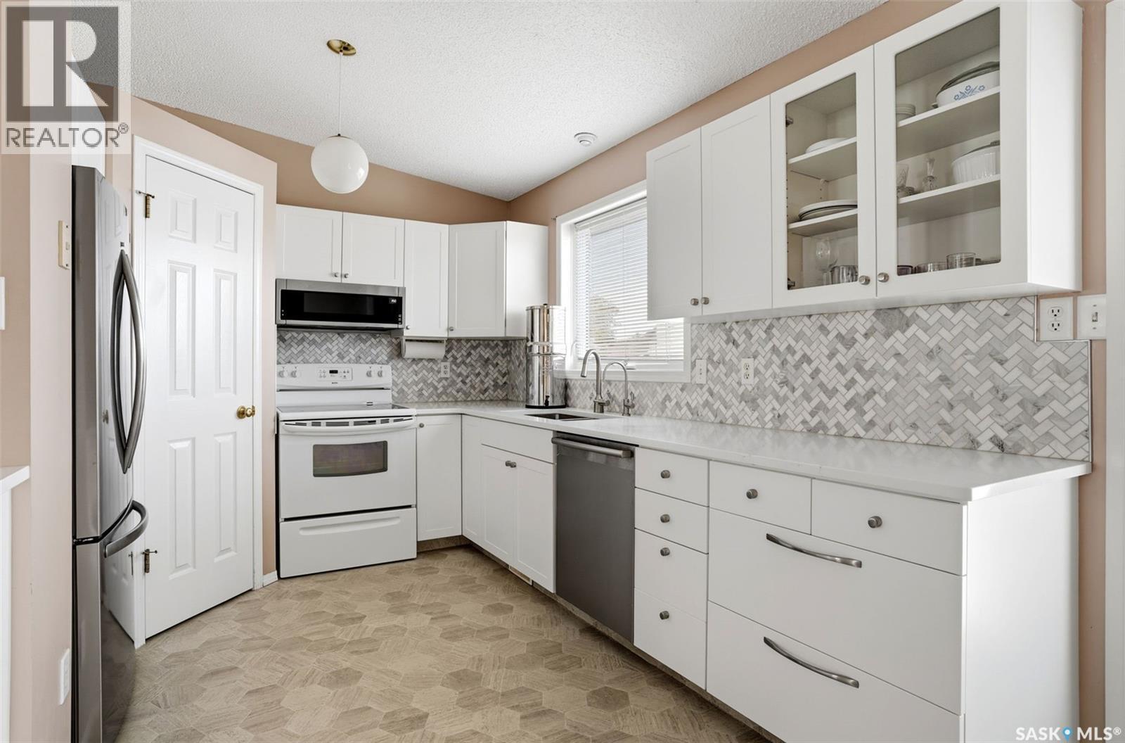 8126 Sherwood Drive, Regina, SK