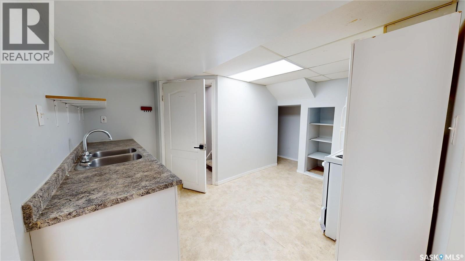 4 Carleton Drive, Saskatoon, SK