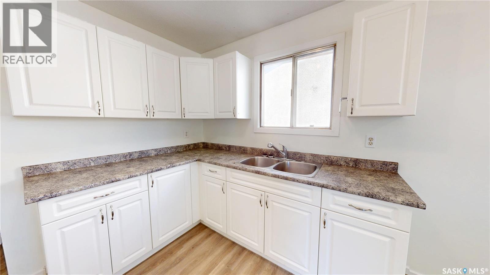 4 Carleton Drive, Saskatoon, SK