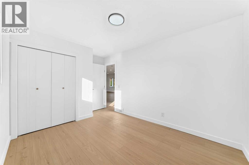 911 Penmeadows Road Se, Calgary, AB