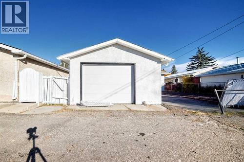 911 Penmeadows Road Se, Calgary, AB 