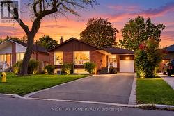 202 WATERLOO AVENUE Toronto, ON M3H 3Z2