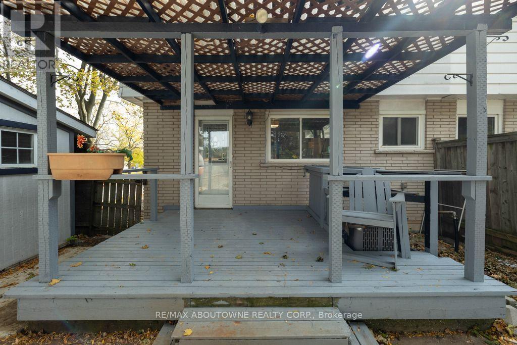 4 Glamis Court, Hamilton, ON