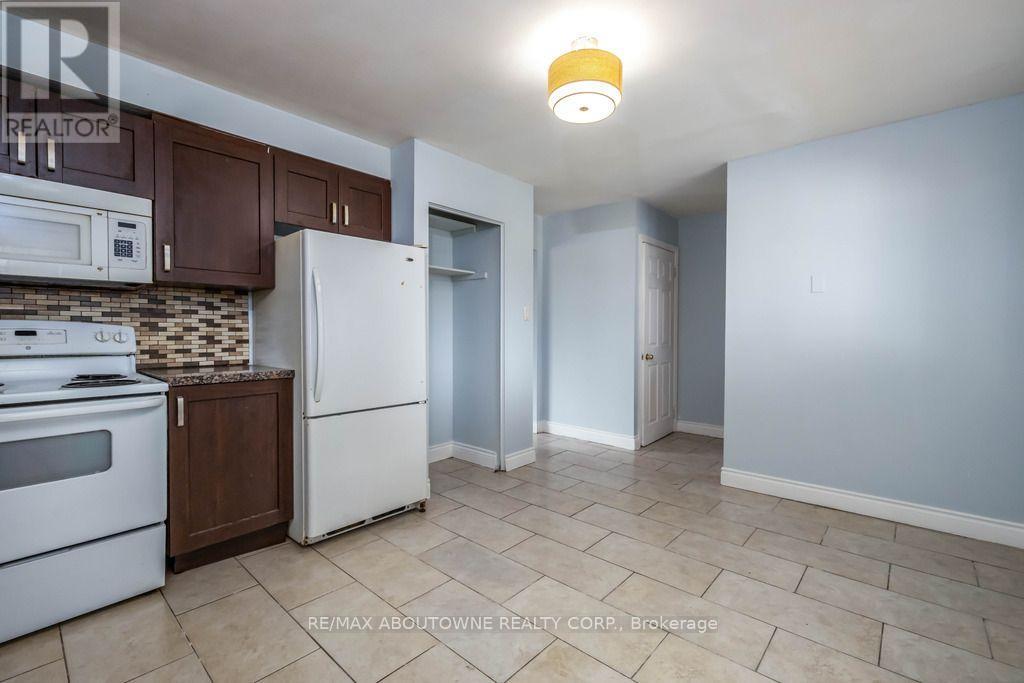 4 Glamis Court, Hamilton, ON
