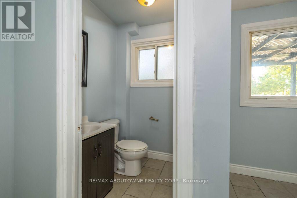 4 Glamis Court, Hamilton, ON