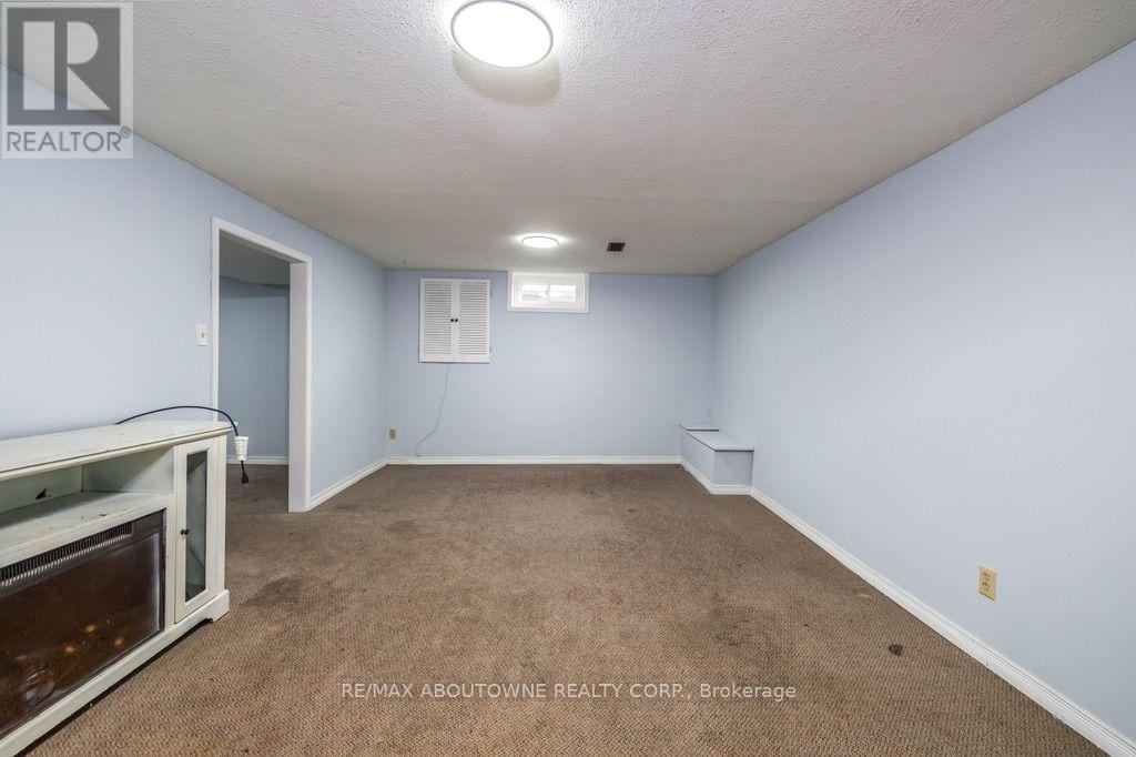 4 Glamis Court, Hamilton, ON