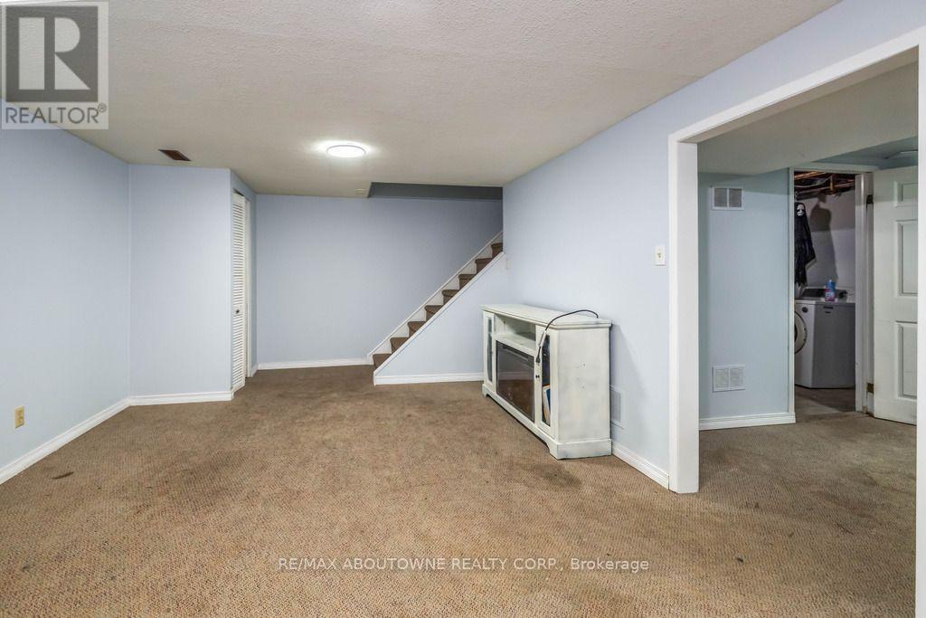 4 Glamis Court, Hamilton, ON