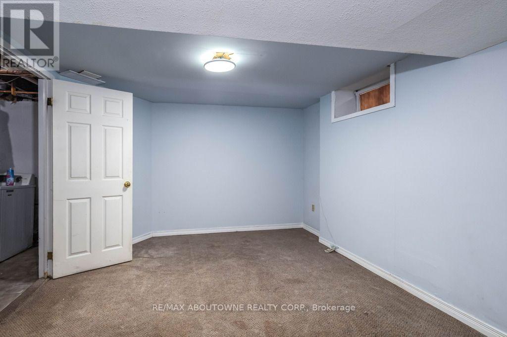4 Glamis Court, Hamilton, ON