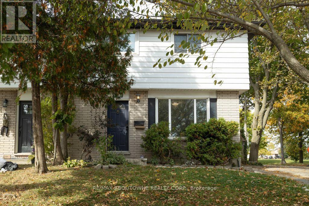 4 Glamis Court, Hamilton, ON