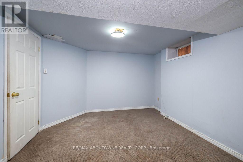 4 Glamis Court, Hamilton, ON