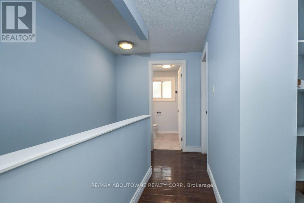 4 Glamis Court, Hamilton, ON