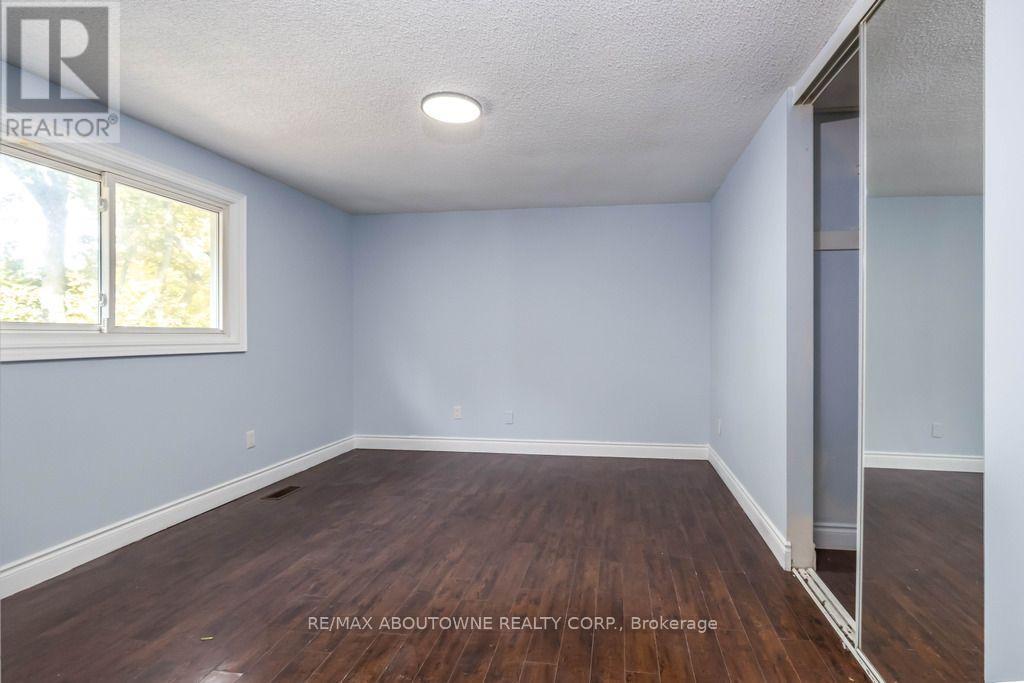 4 Glamis Court, Hamilton, ON