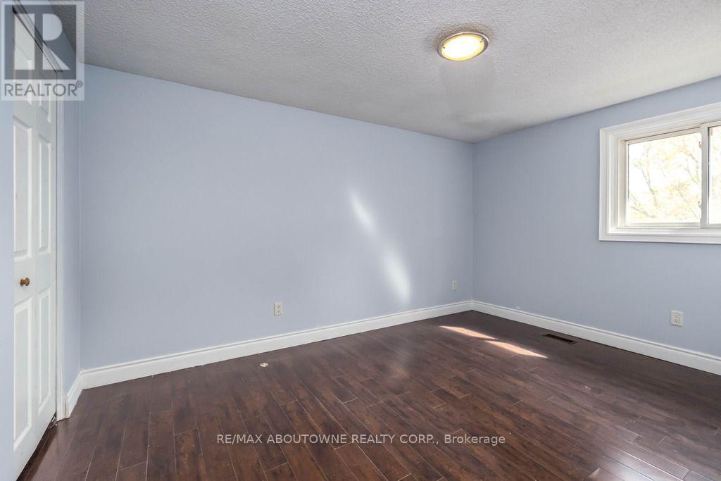 4 Glamis Court, Hamilton, ON