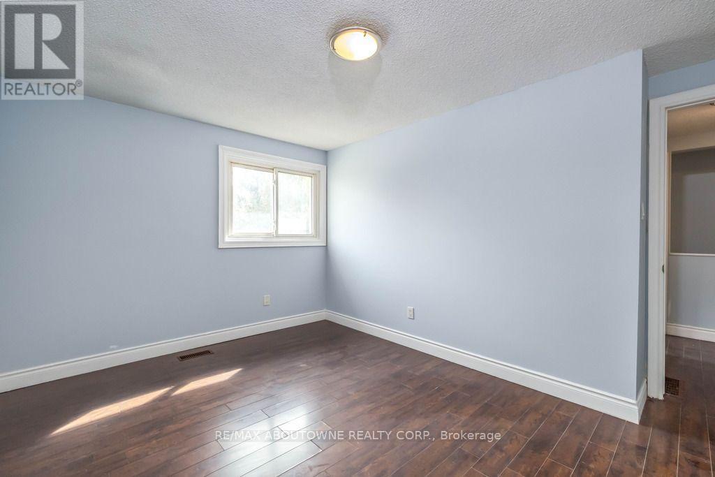 4 Glamis Court, Hamilton, ON