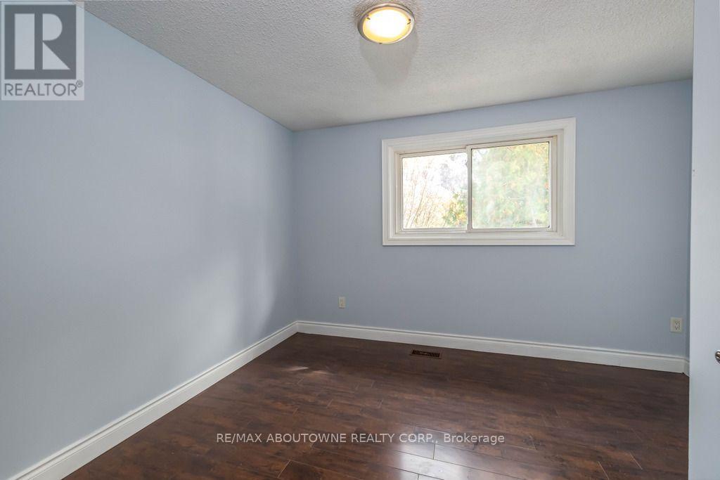4 Glamis Court, Hamilton, ON
