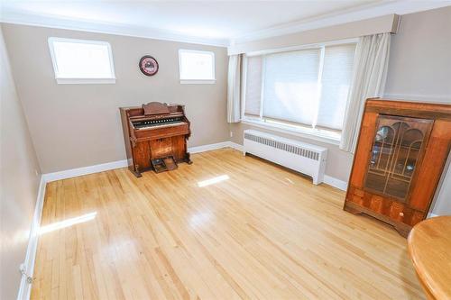 Living room - 510 Winona Street, Winnipeg, MB 