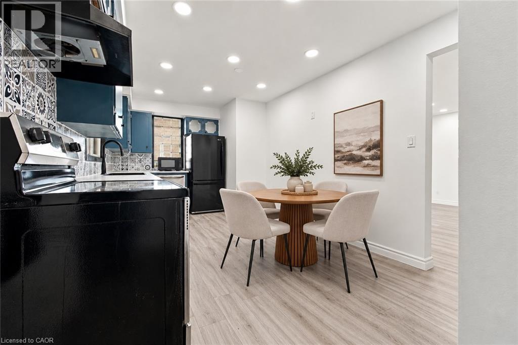 virtually staged - 246 Hillcrest Road, Cambridge, ON
