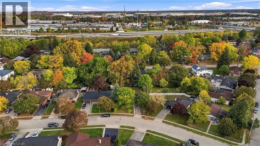 Residential neighborhood with mature trees, established homes, paved streets, and adjacent highway access - 246 Hillcrest Road, Cambridge, ON