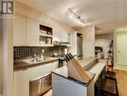 1001 - 111 ELIZABETH STREET Toronto, ON M5G 1P7