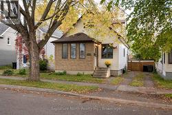 17 ONTARIO STREET W Thunder Bay (Court / Cumberland), ON P7B 3E8