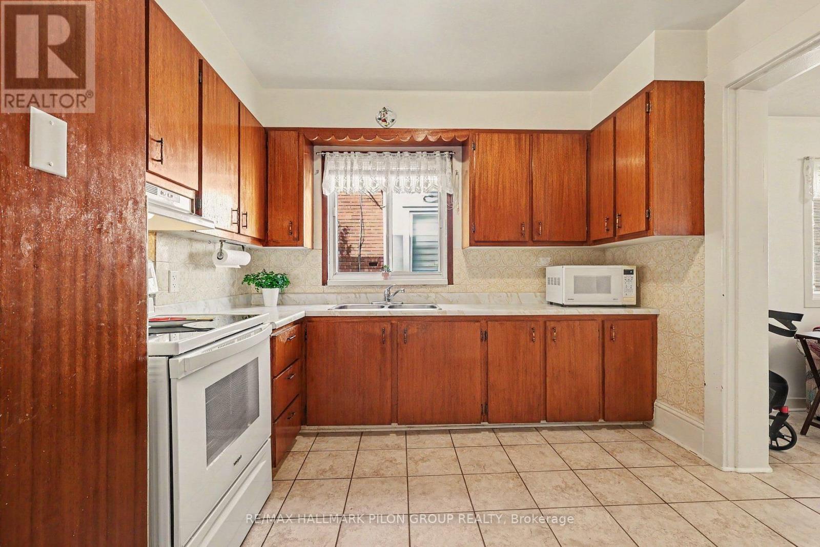 99 Huron Avenue N, Ottawa, ON