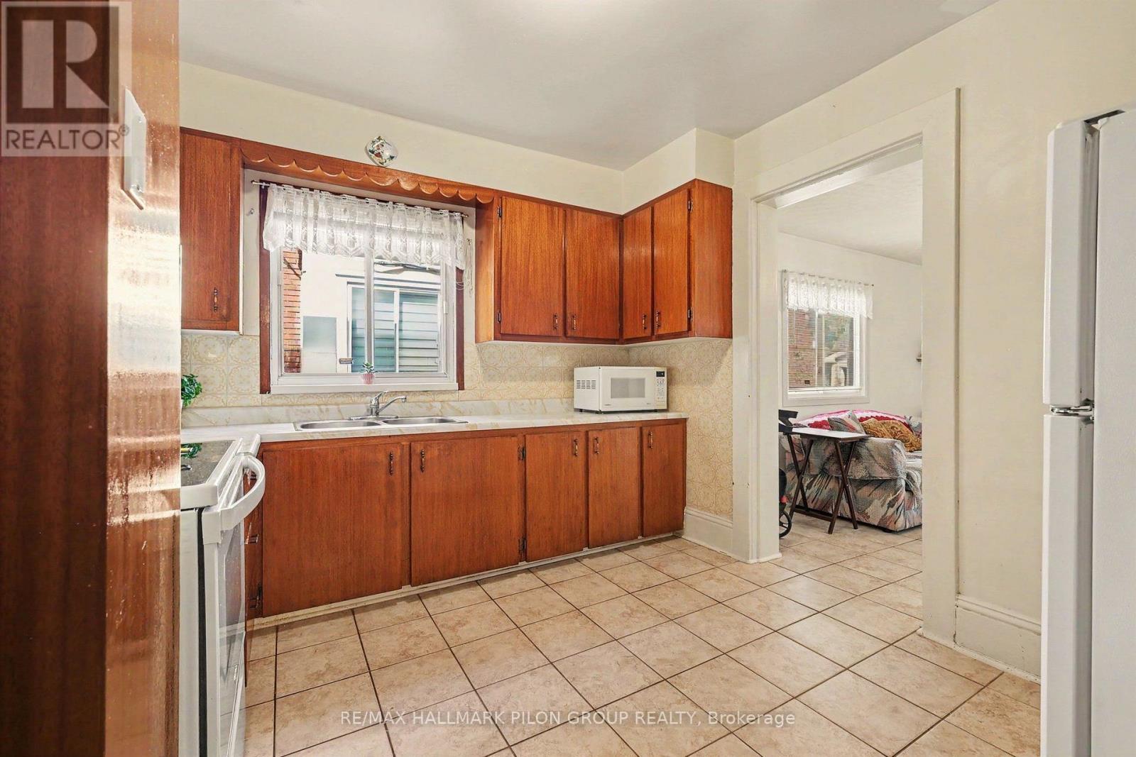 99 Huron Avenue N, Ottawa, ON