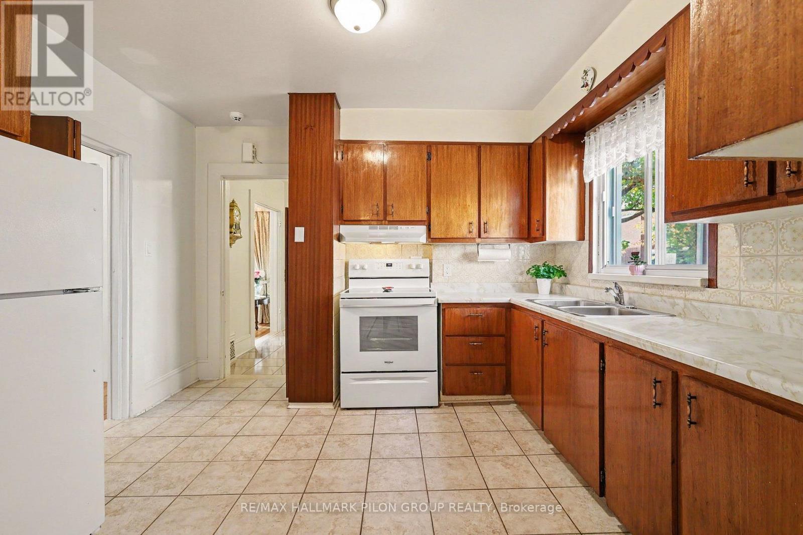 99 Huron Avenue N, Ottawa, ON