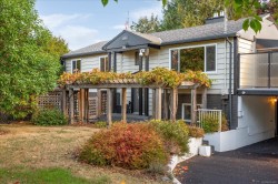 2404 Glenayr Dr Nanaimo, BC V9S 3E7