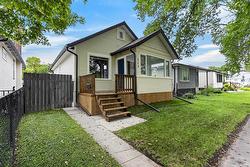117 Ralph Avenue W  Winnipeg, MB R2C 2E3